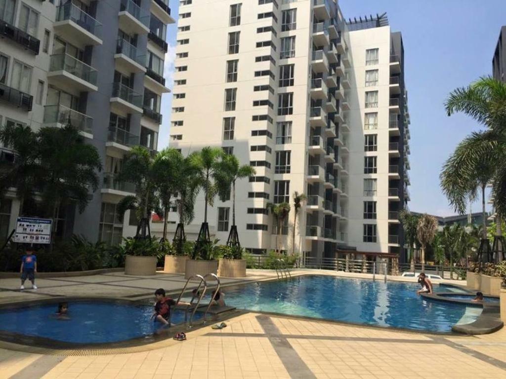 One Palm Tree Villas Манила Экстерьер фото